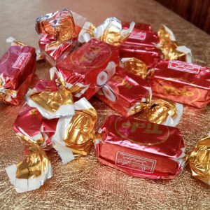 شکات گل سرخی فندق